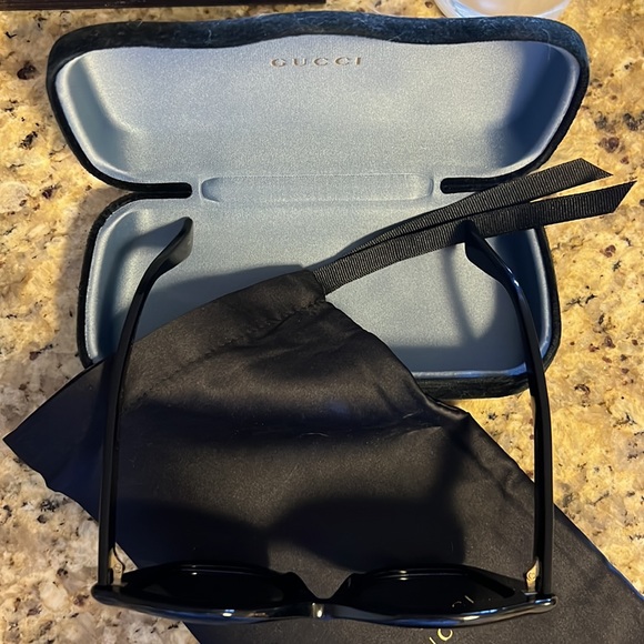 Authentic Gucci GG0117S 001 Women Black Plastic Sunglasses Shades 53/15/140 - Picture 5 of 13